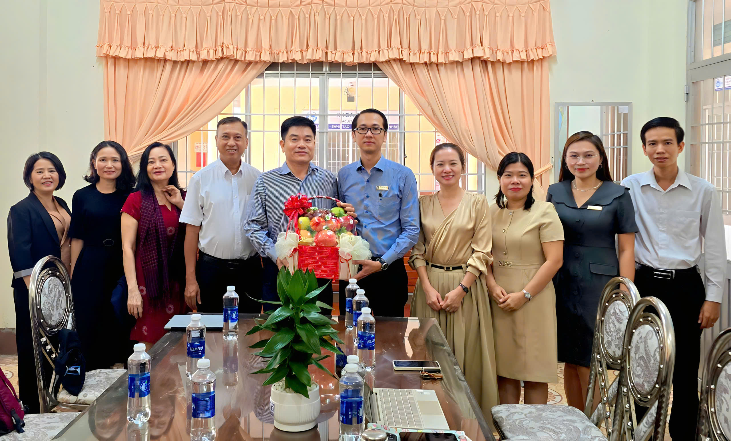 BUỔI LÀM VIỆC GIỮA KHOA KINH TẾ VÀ LUẬT TRƯỜNG ĐẠI HỌC BẠC LIÊU VÀ KHOA LUẬT TRƯỜNG ĐẠI HỌC HUFLIT 